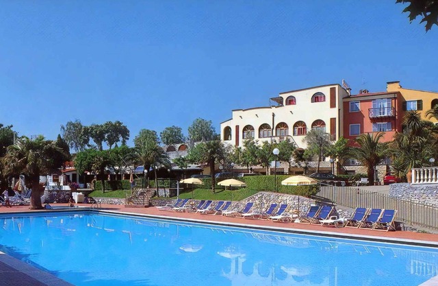 Holiday apartment with Pool and Internet