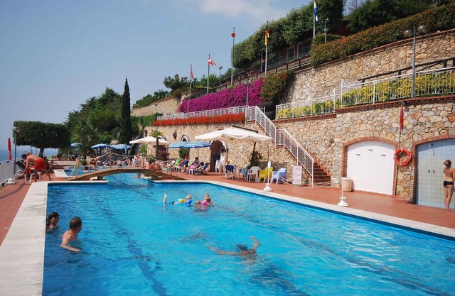 Holiday apartment with pool and air conditioning