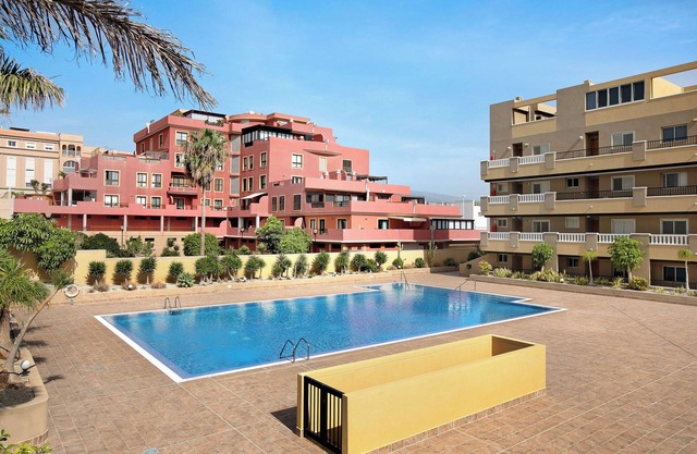 Holiday Apartment 'La Perla F14 By Médano Rentals' with Shared Pool, Balcony and Wi-Fi
