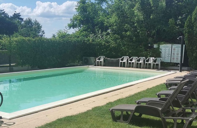 Holiday apartment on the ground floor with pool and terrace