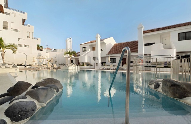 Holiday Apartment 'Penthause Luxe 501 Sea View Pool' with Sea View, Private Terrace and Wi-Fi