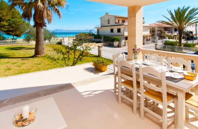 Holiday Apartment "Sun Of The Bay-Bloq 3 Apartamento 1" with Sea View, Private Terrace & Wi-Fi