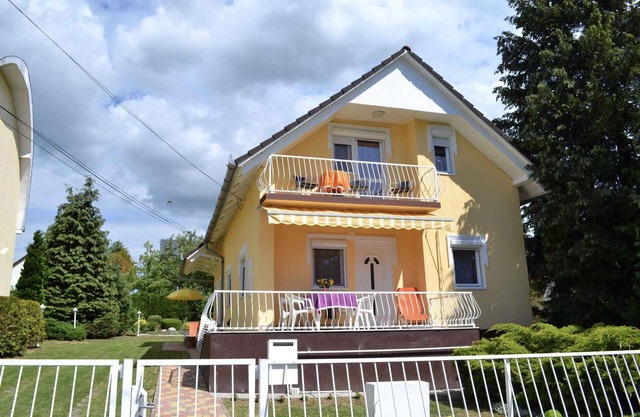 Holiday apartment with barbecue and fireplace