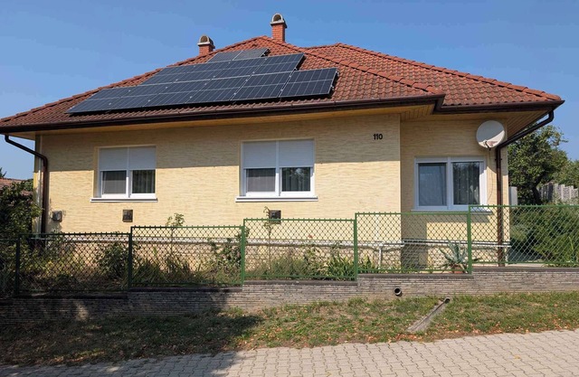 Holiday apartment with barbecue and air conditioning
