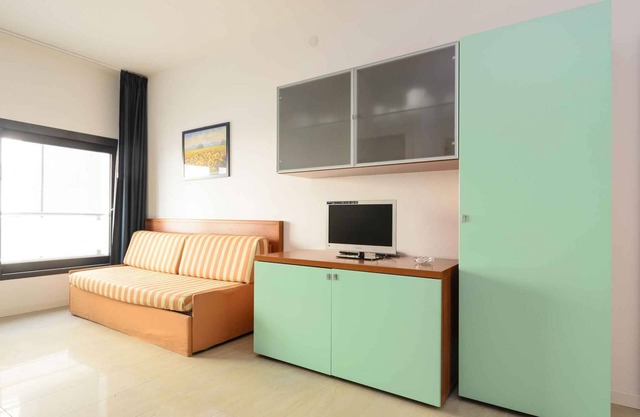 Holiday apartment with balcony, air conditioning and internet