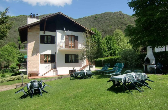 Holiday apartment with large community garden