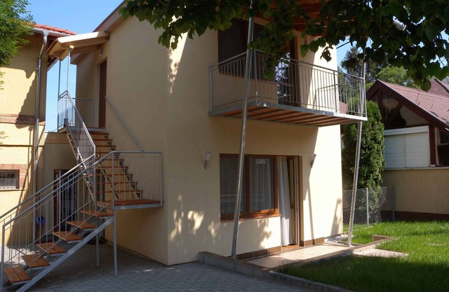Holiday apartment with modern facilities only 120 meters from the beach