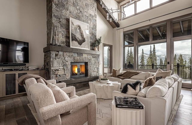 Holiday Availability! Luxury Townhome with Hot Tub! Shuffleboard! Pool Table! Darts! Firepit!