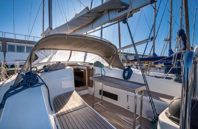 Holiday Boat 'Barco en Port Olympic with decks & Wi-Fi