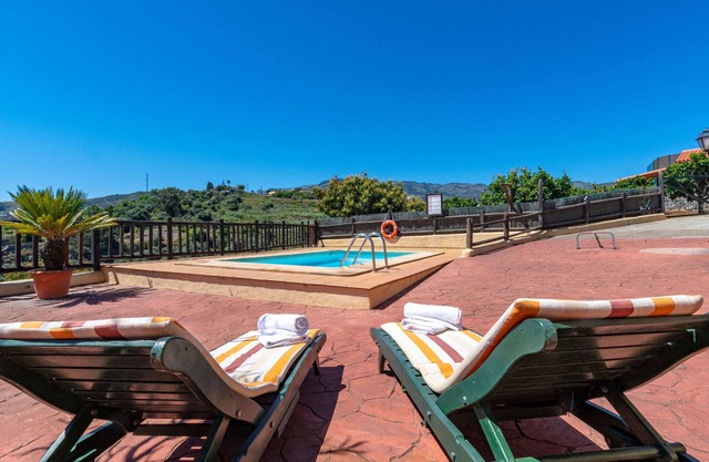 Holiday cottage with private pool in San Mateo