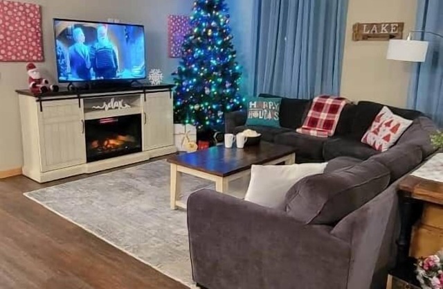 Holiday Decor|Lakefront Cabin|Firepit|Game