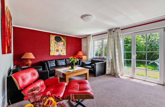 Holiday Home 'Austernfischer Haus Sonnenschein' with Shared Terrace, Private Garden and Wi-Fi