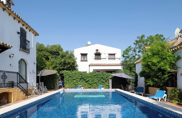 Holiday Home 'Casa Rural La Higuera' with Shared Pool, Wi-Fi and Air Conditioning