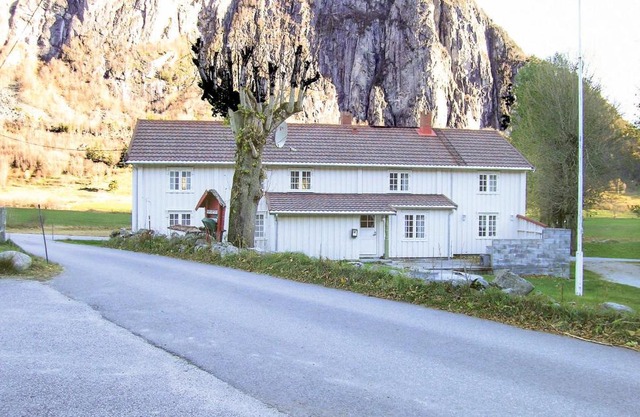 Holiday Home Eresfjord Jovollstua