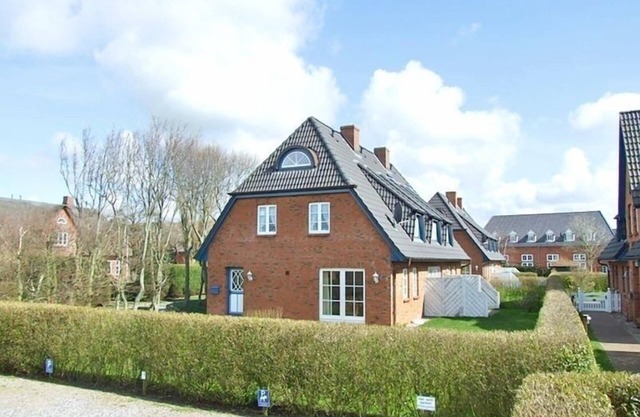 Holiday home for 5 guests with 90m² in Oldsum (105487)