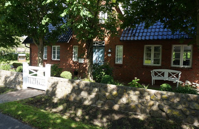 Holiday home for 6 guests with 100m² in Borgsum (51365)