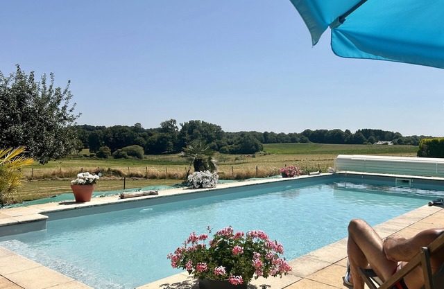 Holiday Home 'Gîte Charmant Forme Et Bien-être' with Shared Pool, Private Terrace and Wi-Fi