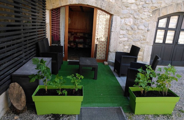 Holiday Home 'Gîte Des Papillons Du Vercors' with Mountain View, Private Terrace and Wi-Fi