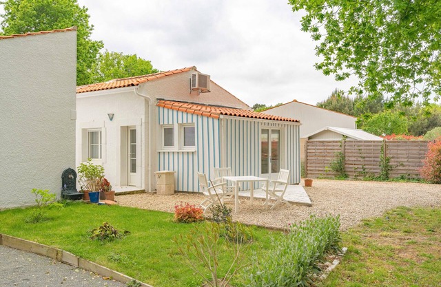 Holiday Home 'Gite Mer Et Terre' with Private Terrace, Wi-Fi and Air Conditioning