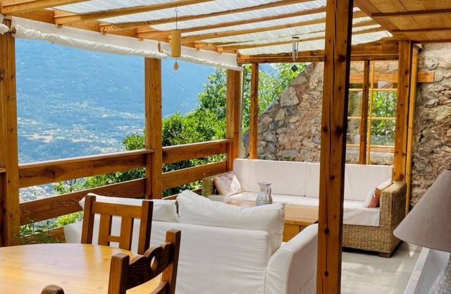 Holiday Home 'Gite La Maison Du Bonheur' with Mountain View, Private Pool and Wi-Fi