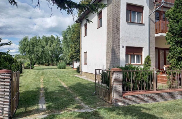 Holiday home to allenigen use with garden and barbecue 150 m from the beach