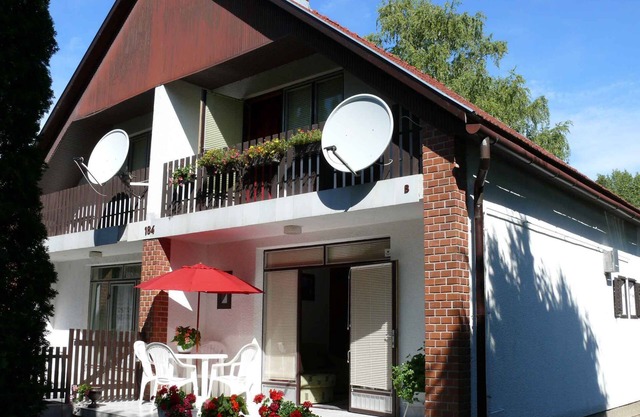 Holiday home with air conditioning, terrace, garden and garden furniture