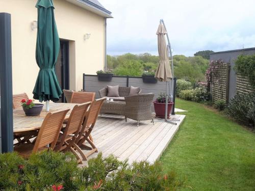 Holiday Home in Doëlan with Sea View
