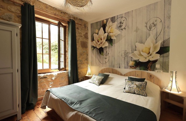 Holiday Home 'Jasmin' with Mountain View, Shared Pool and Wi-Fi