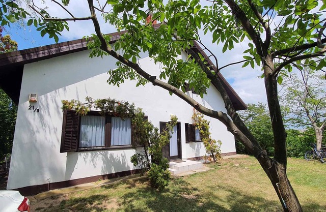 Holiday home Just 50 meters from the shore