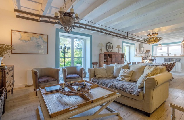 Holiday Home 'La Bonne Descente' with Lake View, Private Terrace and Wi-Fi