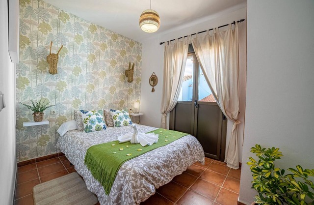 Holiday Home 'La Casa Del Bosque' with Mountain View, Balcony and Wi-Fi