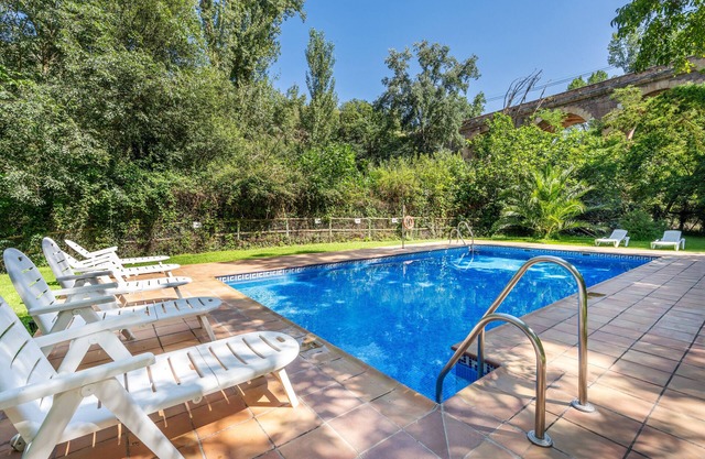 Holiday Home 'La Poza' with Lake View, Wi-Fi and Air Conditioning
