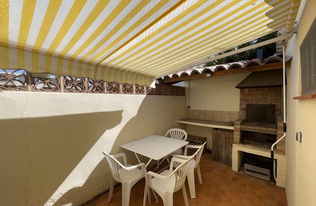 Holiday Home 'Maison T3' with Shared Terrace and Air Conditioning