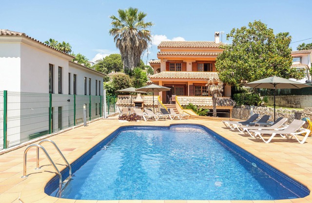 Holiday Home 'Picasso' with Mountain View, Private Pool and Wi-Fi