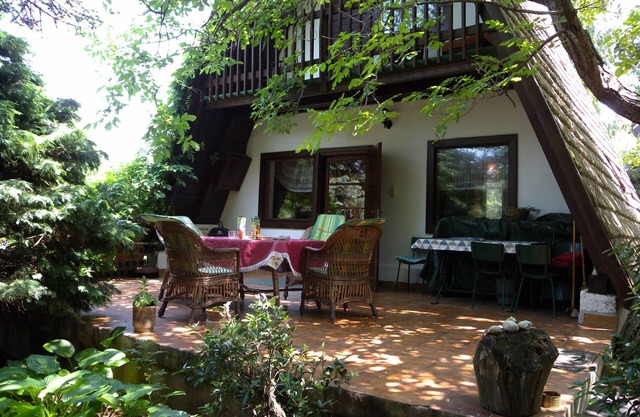 Holiday home Retro atmosphere, terrace with old trees