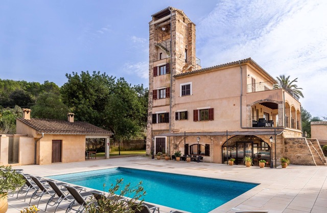 Holiday Home “Sa Mina” with Garden, Pool, Terraces, Air Conditioning & WiFi