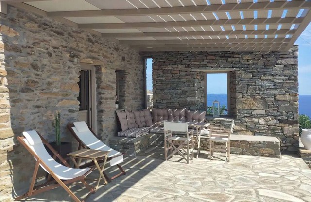 Holiday Home 'Stelios Cave House' with Sea View, Private Terrace and Wi-Fi