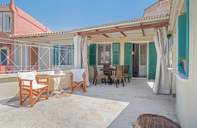 Holiday Home 'Sunny and Cozy House In Lefkada' with Private Terrace, Wi-Fi and Air Conditioning