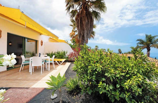 Holiday Home 'Villa Verde Superior' with Sea View, Wi-Fi and Air Conditioning