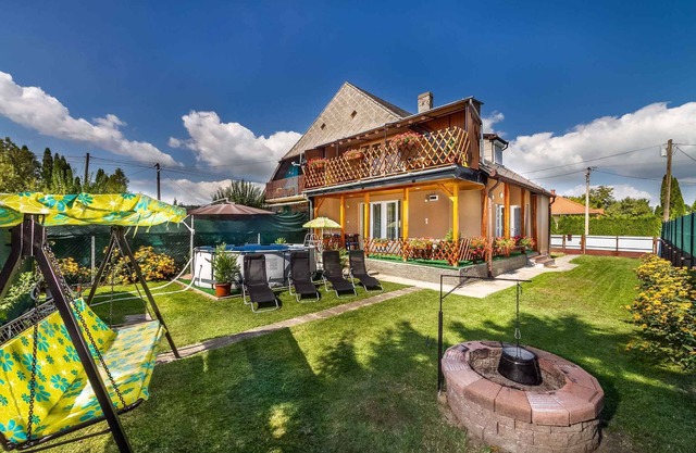 Holiday home with air conditioning, pool, WiFi