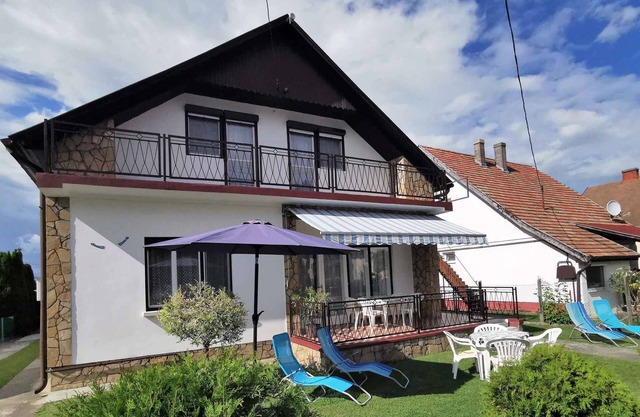 Holiday home with Internet and Barbecue