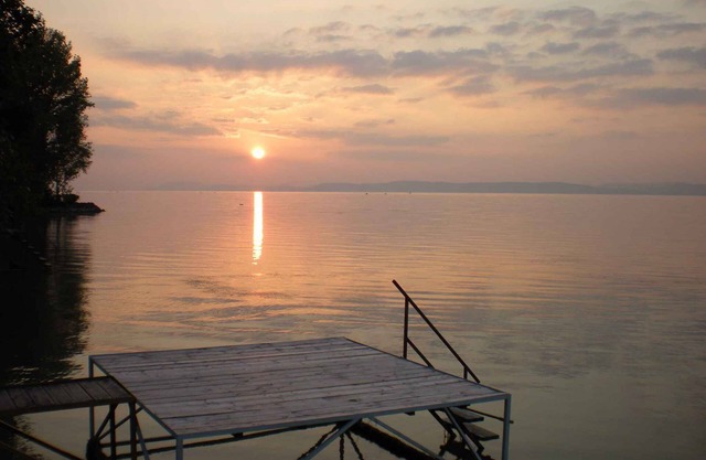 Holiday home with private boat dock, air conditioning and hot tub