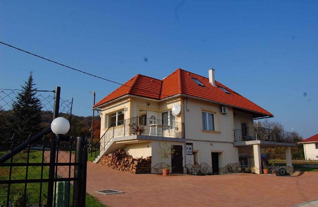 Holiday home with outdoor pool and panorama