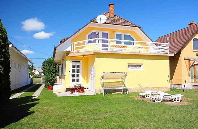 Holiday home with Pool and Internet