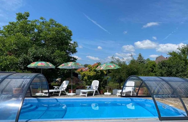 Holiday home with pool, air conditioning and WiFi