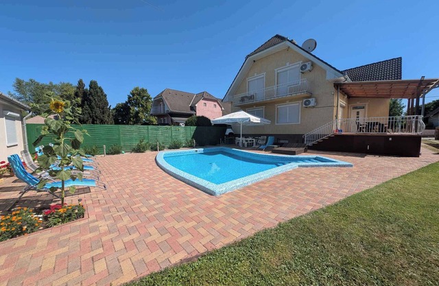 Holiday home with Pool and Internet