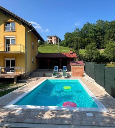 Holiday Homer Vila na Obali Vrbasa