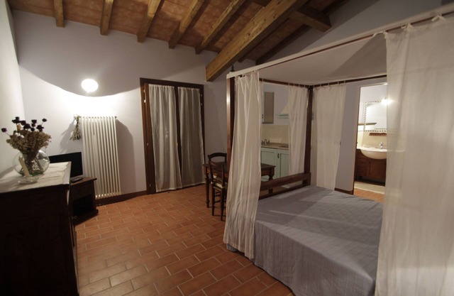 Holiday house by the river Po and surrounded by green in Emiliana