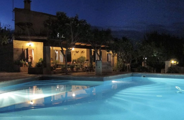 Holiday house for 6 people with private pool, only 10 minutes to the beach