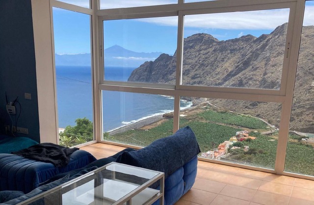 Holiday house Hermigua for 1 - 6 persons with 3 bedrooms - Twin house